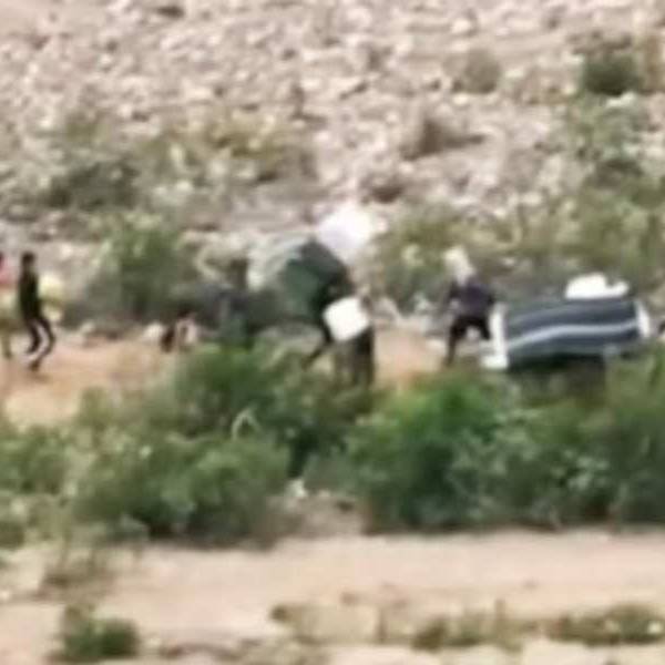 Gendarmería y Prefectura clausuraron finca Karina en Salvador Mazza y fueron atacados por bagayeros