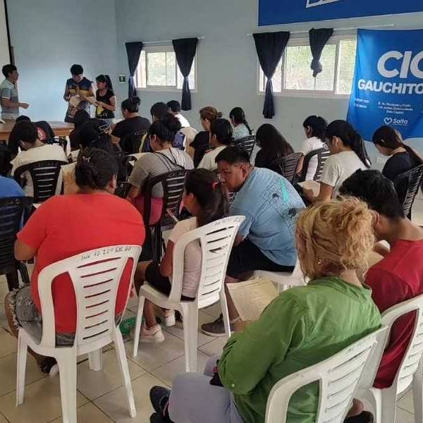 A través de los encuentros de orientación vocacional organizados por la Muni: Más de 600 jóvenes crearon su propio perfil y buscan cumplir sus sueños