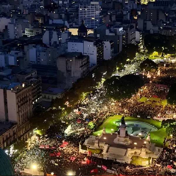 En plena conmoción por el femicidio de Agostina, miles de mujeres marcharon en el país por el Ni Una Menos