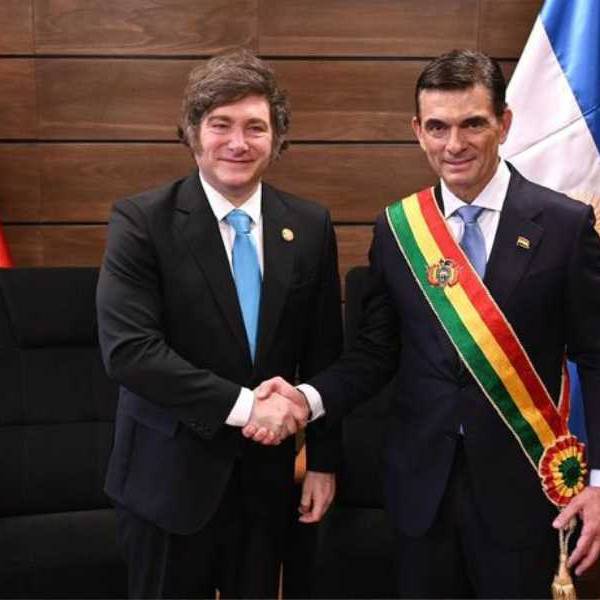 El presidente de Bolivia realizó una fuerte autocrítica por el trato a extranjeros y dijo que volverá a vender combustible a los argentinos