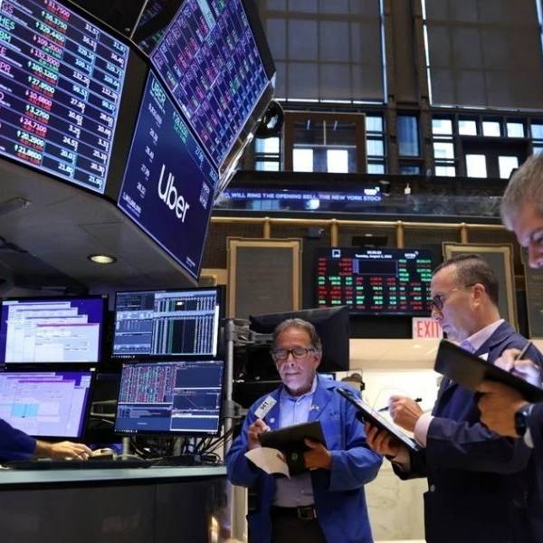 El S&P Merval en dólares cae, los bonos retroceden y el riesgo país sigue subiendo