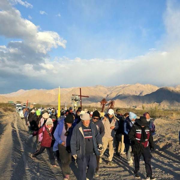A paso firme y con fe renovada: Los peregrinos de Molinos avanzan rumbo al Señor y la Virgen del Milagro