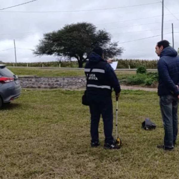 En Rosario de la Frontera un adolescente murió tras un violento choque frontal entre un auto y una moto