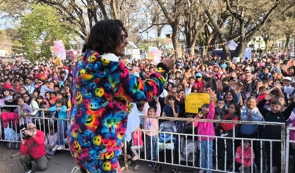 Vecinos y turistas disfrutaron de un gran cierre de vacaciones en el parque San Martín 