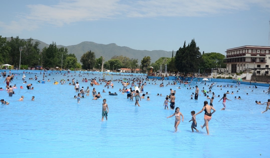 Colmado: El Balneario Xamena registró más de 2000 visitantes en el día de la inauguración