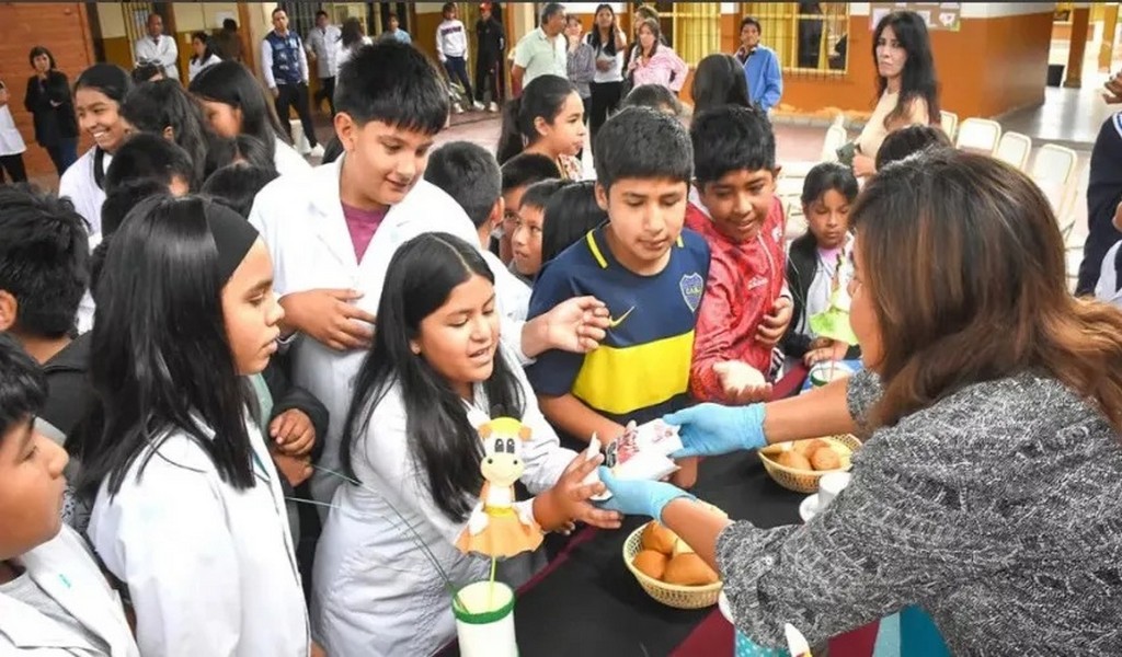 Más de 85 mil niños de 116 escuelas de Salta capital fueron asistidas por el Programa Copa de Leche 