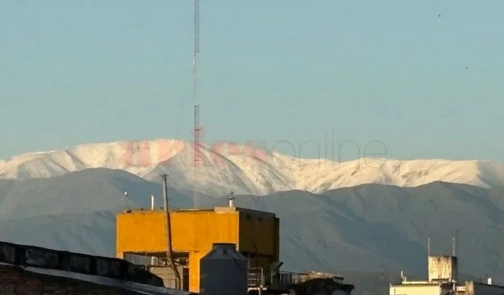 Una postal inusual para Navidad: Cerros de Salta amanecieron nevados