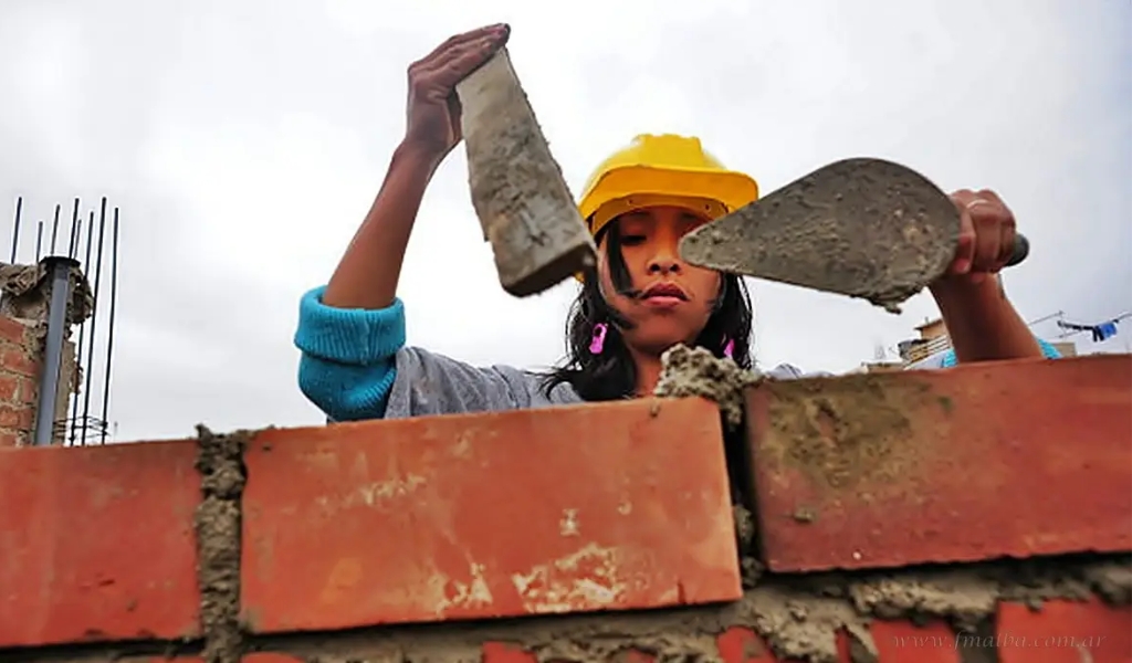 Vuelve el programa “Constructoras” para que mujeres y personas LGBTIQ+ se capaciten en el rubro de la construcción,