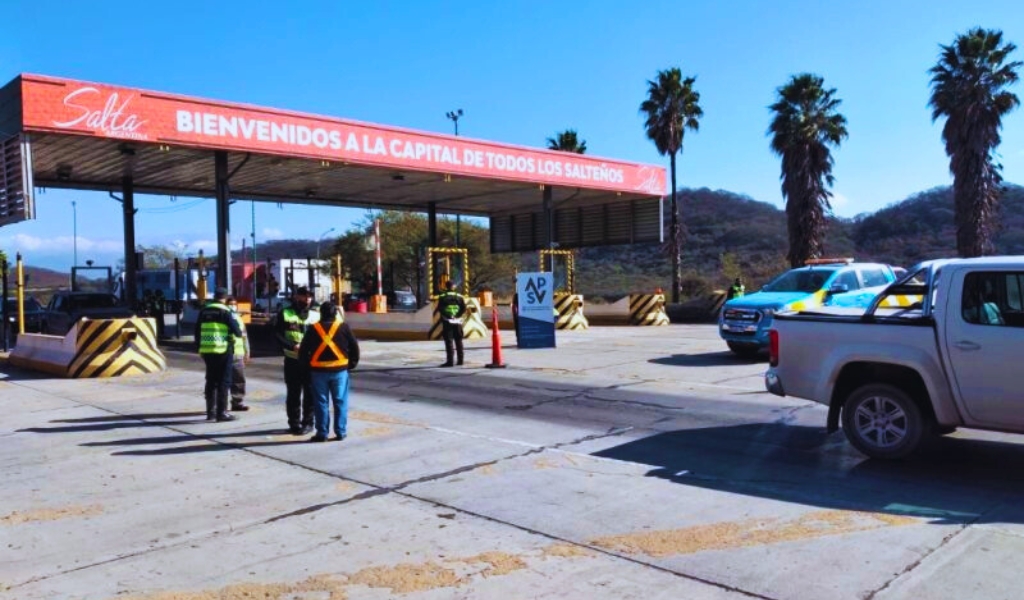 En el ex peaje Aunor un hombre se resistió a un control vehicular y atropelló a dos policías