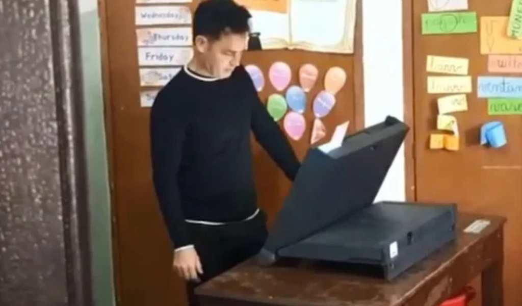 Emiliano votó y afirmó: "Desde el primer día planteamos una forma de hacer política, laburando, estando al lado de la gente”