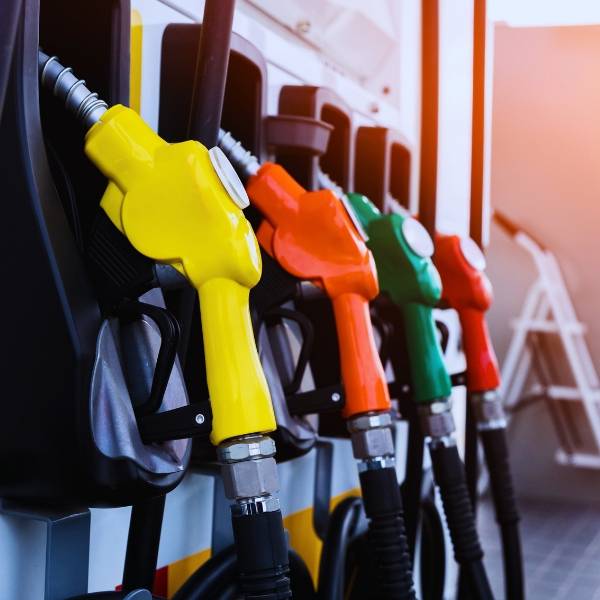 Mañana 1 de abril aumentan los precios de las naftas y GNC en todo el país