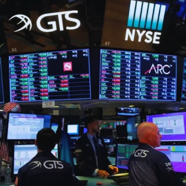 Por el mal contexto global los bonos argentinos caen, sube el dolar y se dispara al riesgo país a 863 puntos