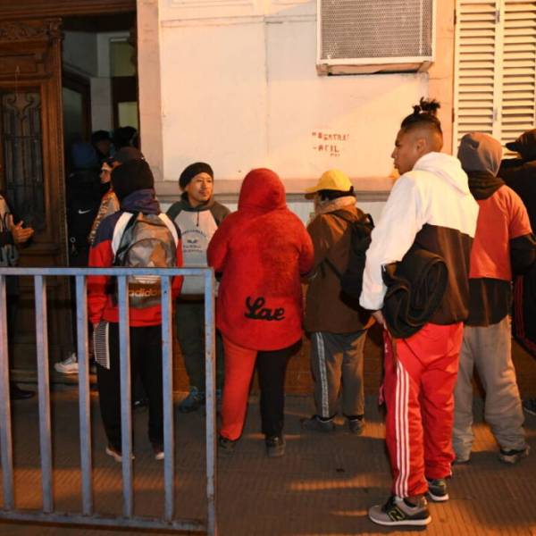 Vuelve el Hogar de Noche: Un refugio que ayuda a personas en situación de calle a reencontrarse con sus familias