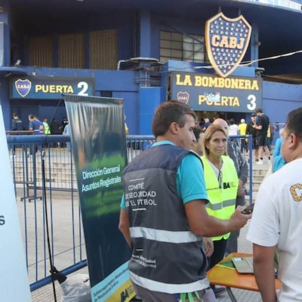 Un salteño no pudo entrar al partido de Argentina y Brasil por ser deudor alimentario