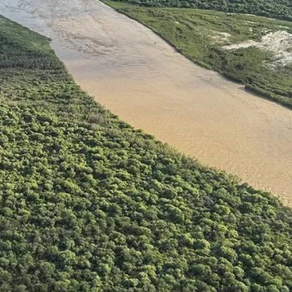 El Pilcomayo está barriendo con los anillos de contención y amenaza con arrasar a un pueblo de Salta