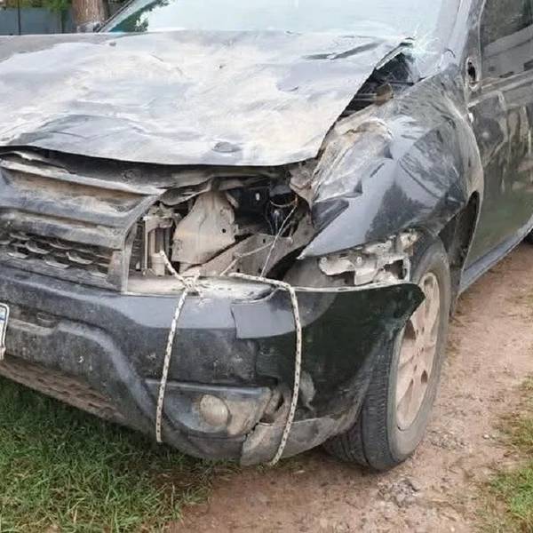 En el Quebrachal un sacerdote chocó contra un caballo suelto en la ruta y se salvó de milagro