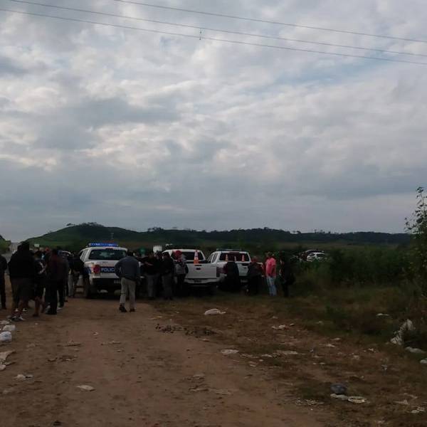 En Rosario de la Frontera intentaron saquear un camión con bebidas que había volcado