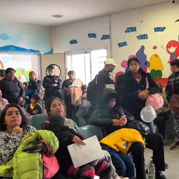 El Materno Infantil está desbordado y padres agreden a médicos por la demora en la atención